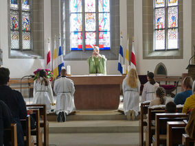 Vorstellung der Kommunionkinder in St. Crescentius (Foto: Karl-Franz Thiede)